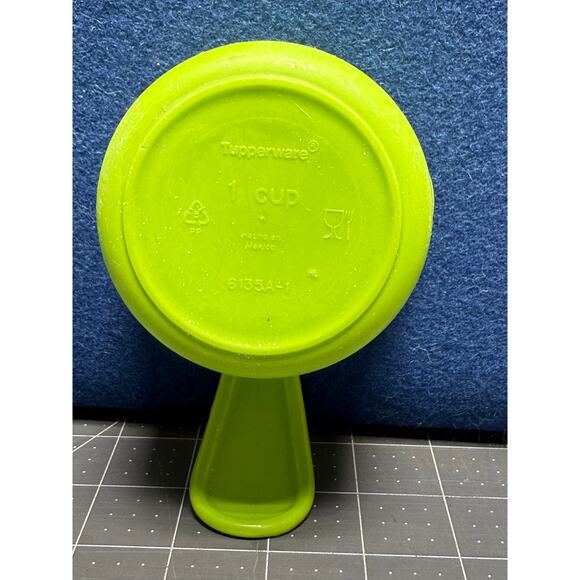 Nested Green Tupperware Measuring Cups with Curved Green Handle Set of 6 - Picture 9 of 10